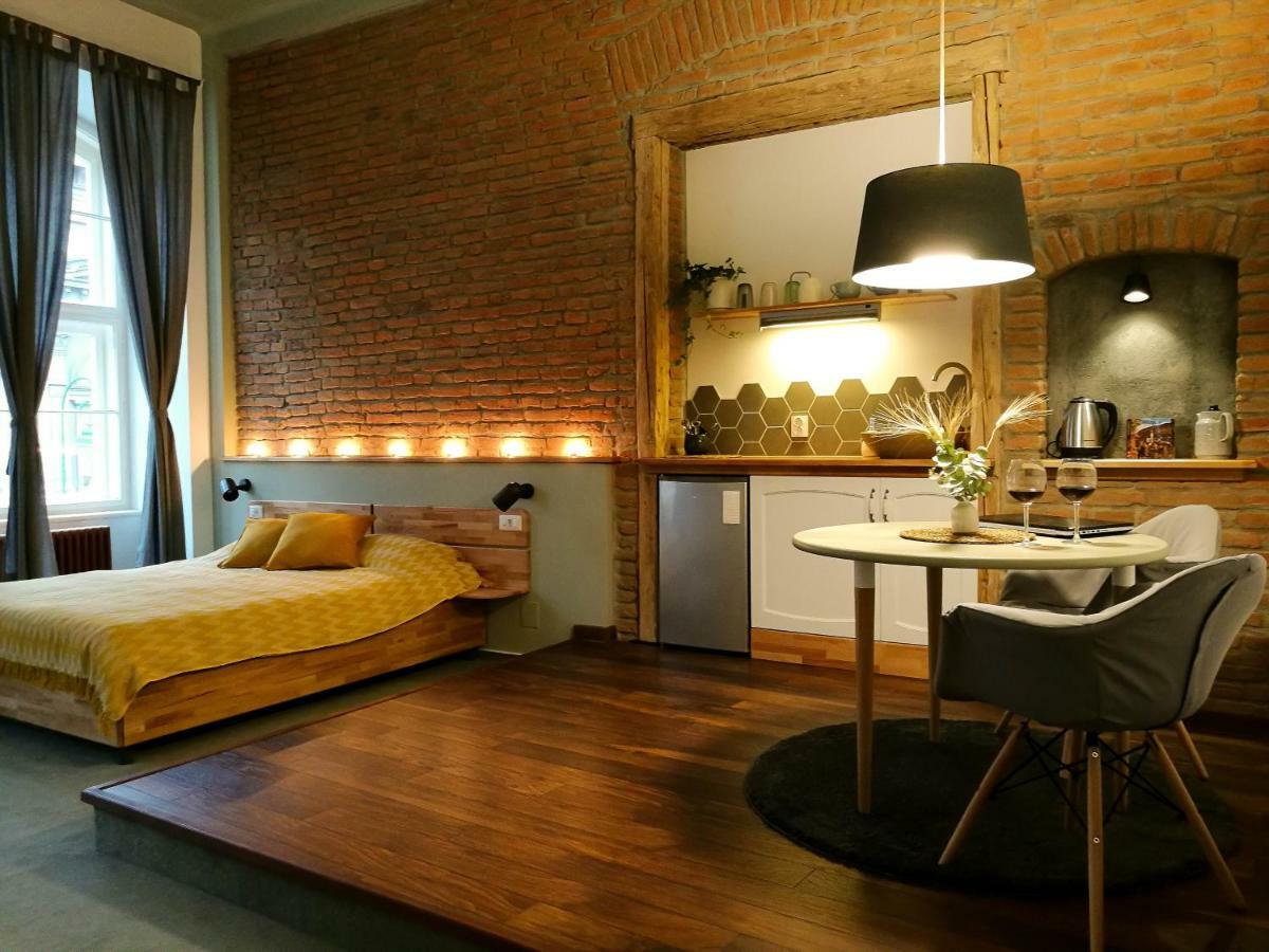 Zada Studio - Old City Center Brasov Luaran gambar